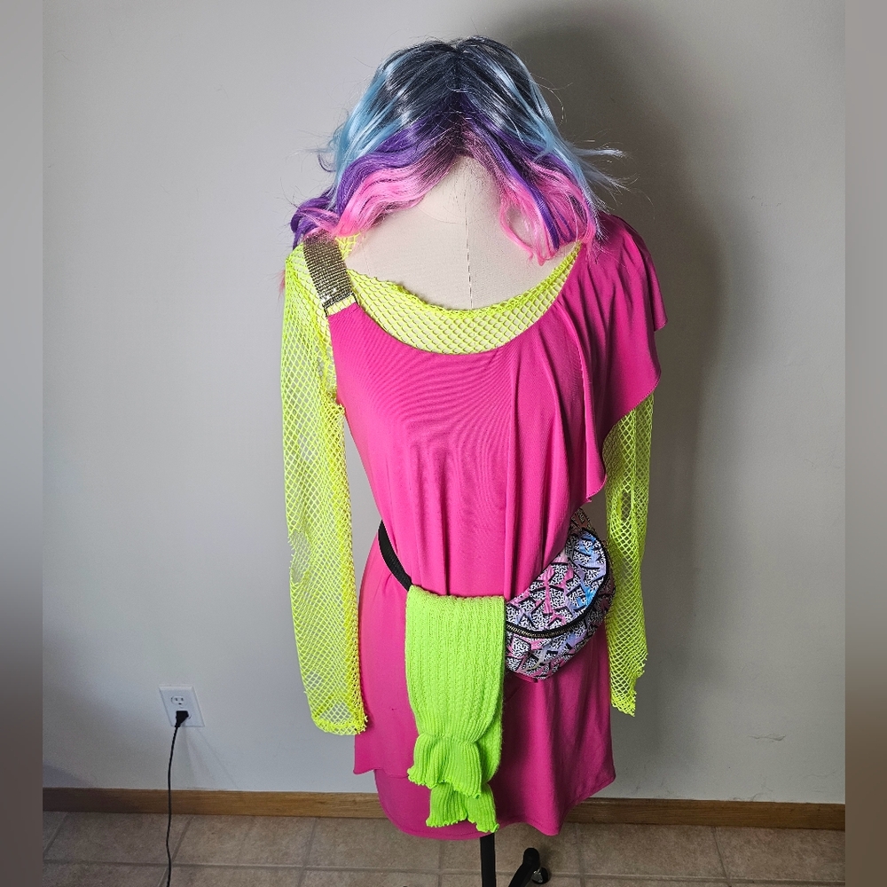 '80's Halloween cosplay. Includes: dress, wig, shirt, bag, leg warmers